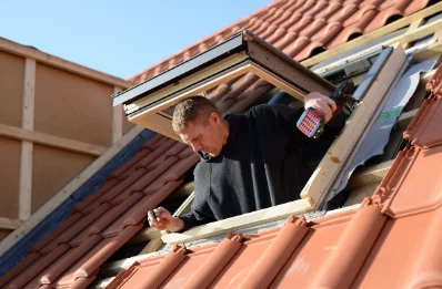 Pose de fenêtres de toit Velux à Laye
